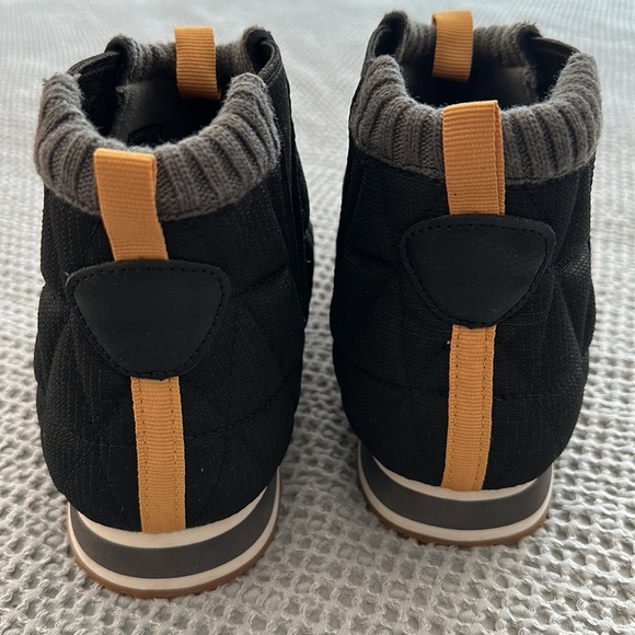 Teva Women’s ReEmber Mid Black Boots – Size 8 | New With Tags | Cozy, Waterproof - Picture 4 of 6